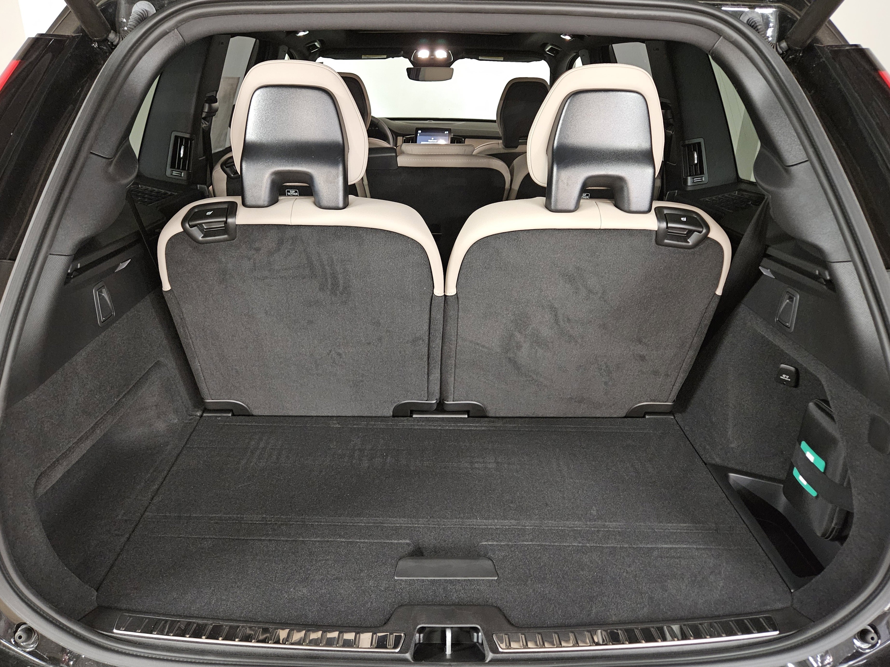 New 2026 Volvo XC90 T8 Plus w/ Protection Package Premier image 18