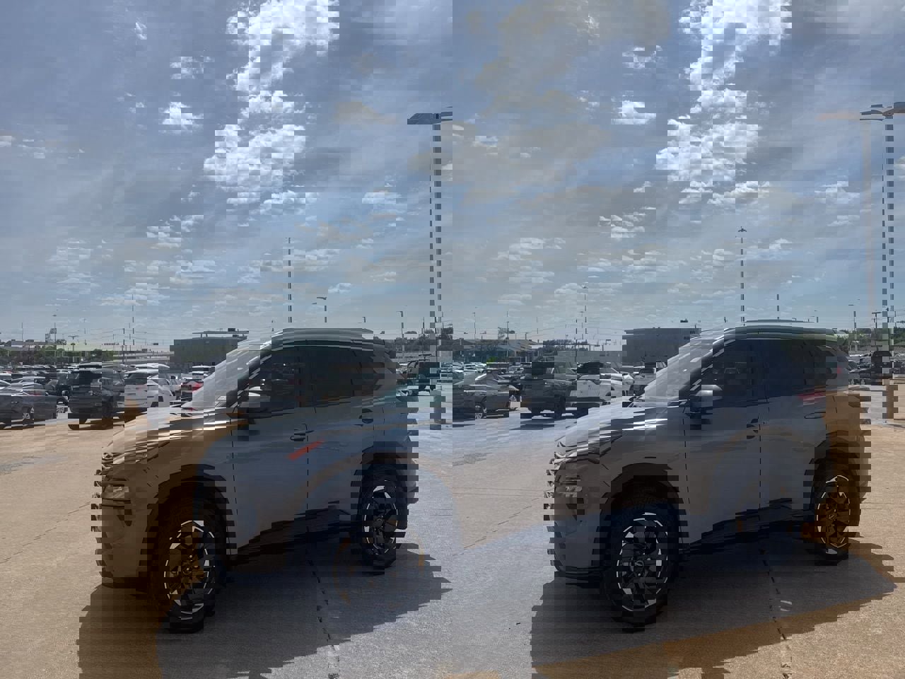 Used 2024 Nissan Rogue SV w/ SV Premium Package image 10