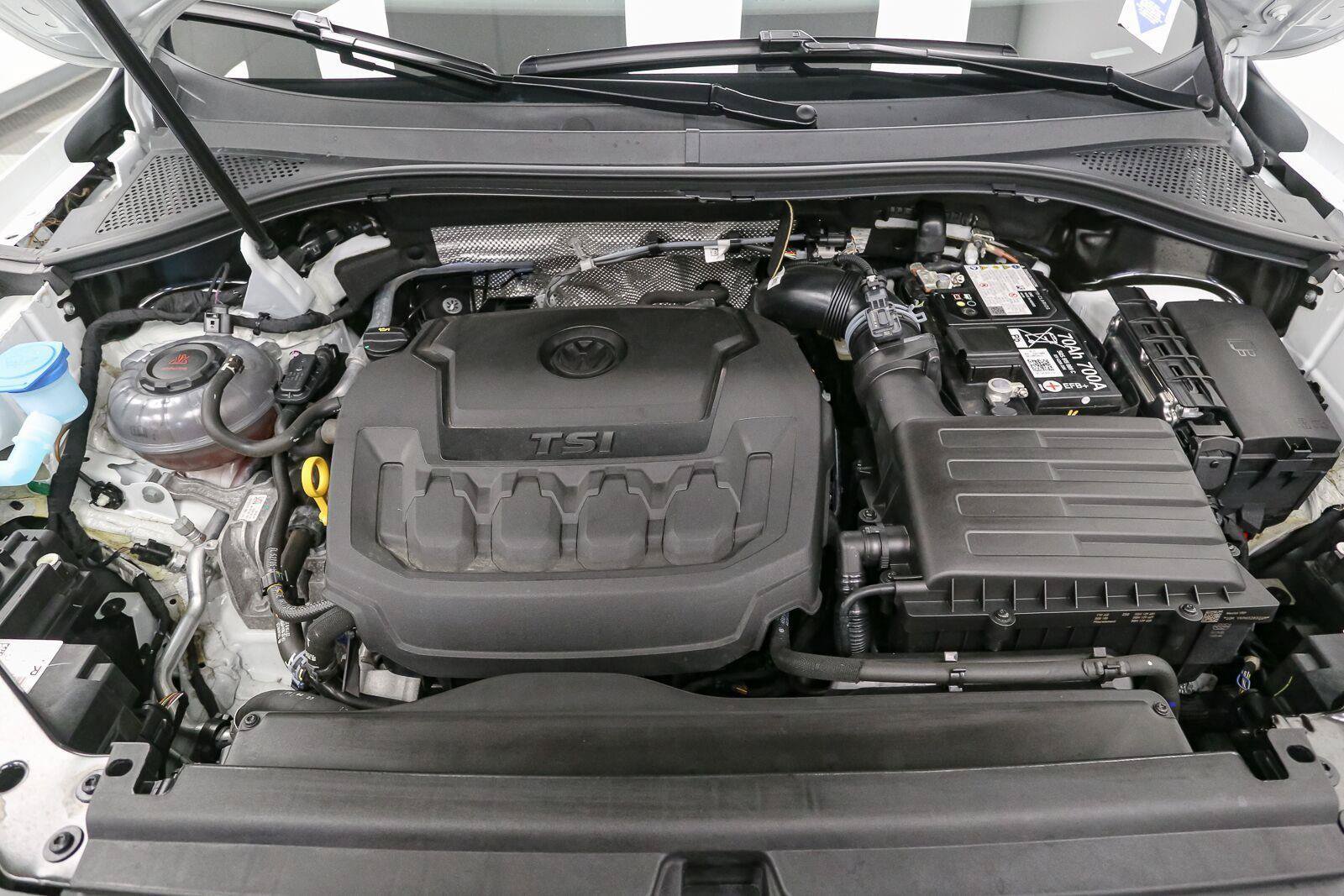Certified 2024 Volkswagen Tiguan SE AWD/4WD image 17