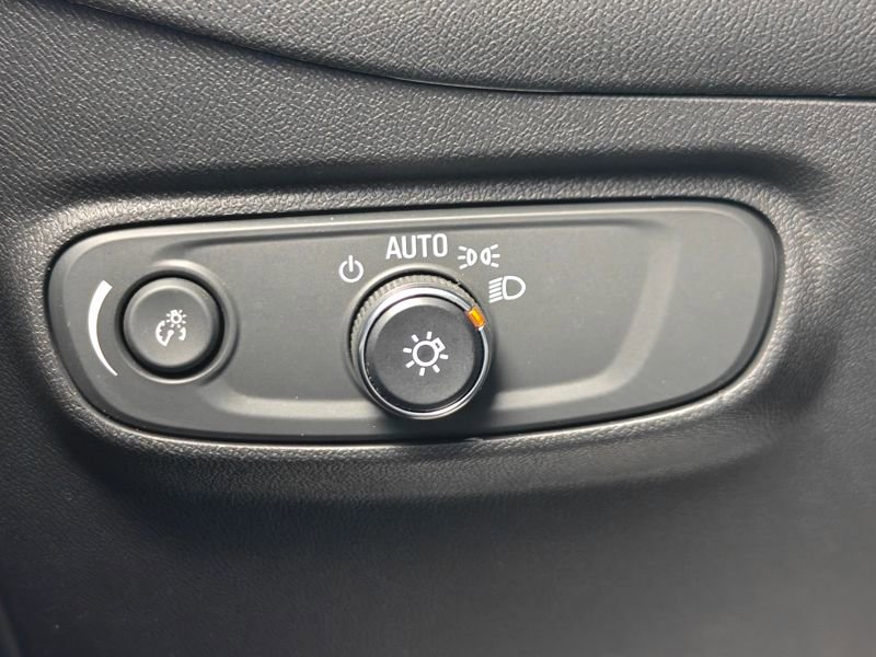 Used 2022 Chevrolet Equinox RS w/ RS Leather Package image 31