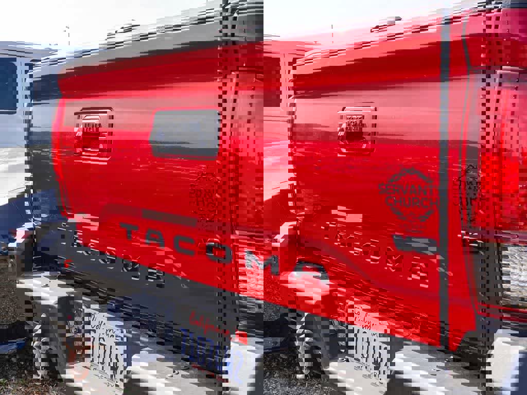 Used 2019 Toyota Tacoma TRD Off-Road w/ Technology Package AWD/4WD image 12