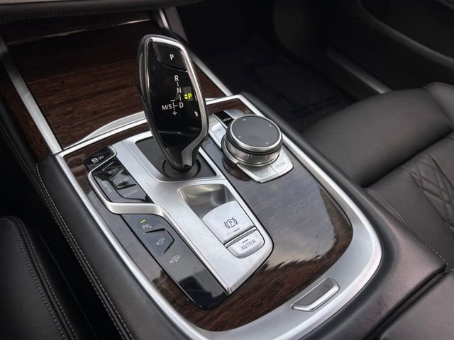 Used 2020 BMW 740i w/ Premium Package RWD image 30