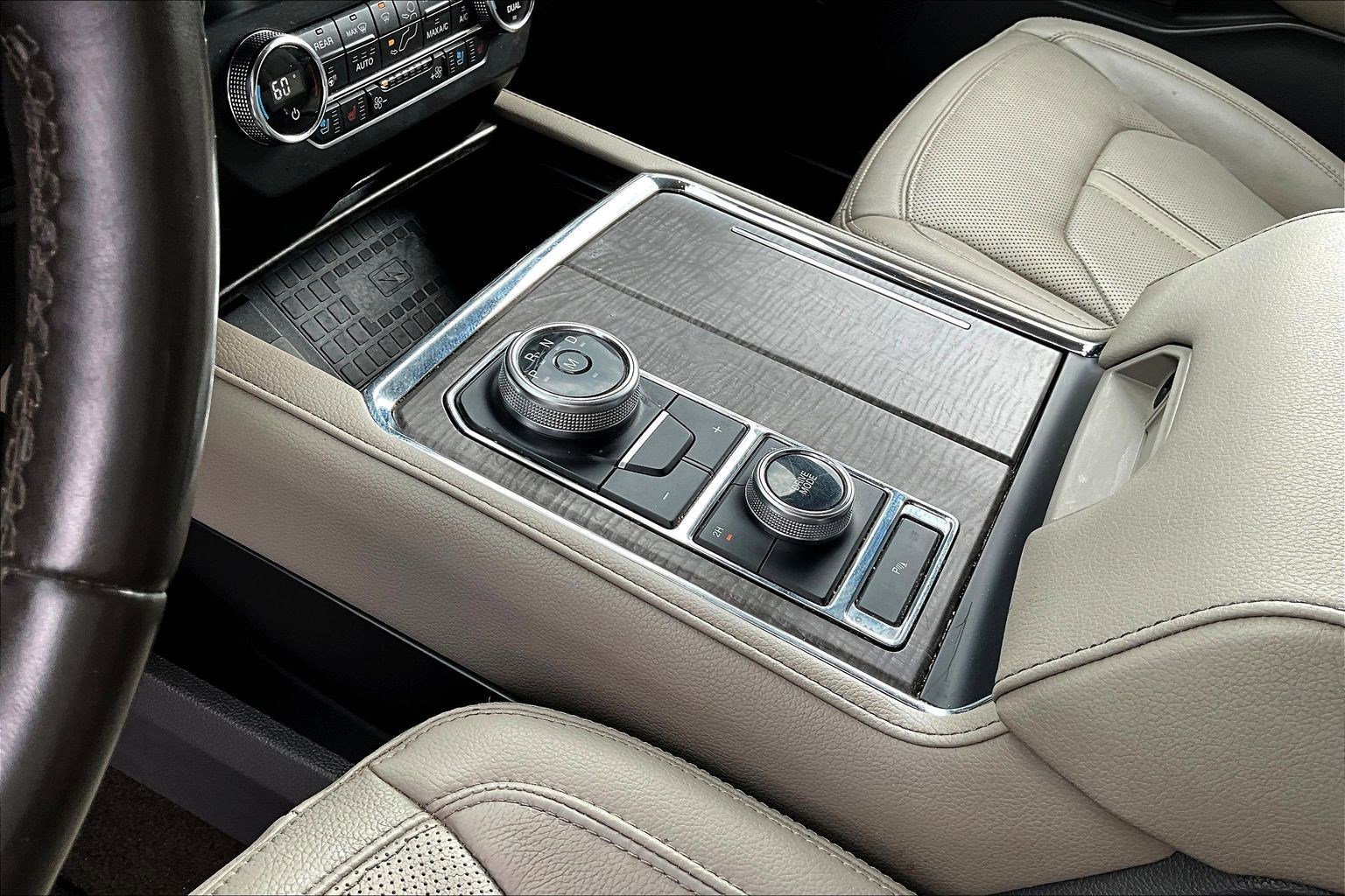 Used 2019 Ford Expedition Limited image 18