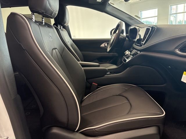 New 2026 Chrysler Pacifica Limited w/ S Appearance Package image 26