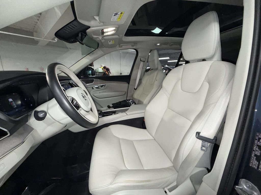 Used 2024 Volvo XC90 B6 Plus image 2