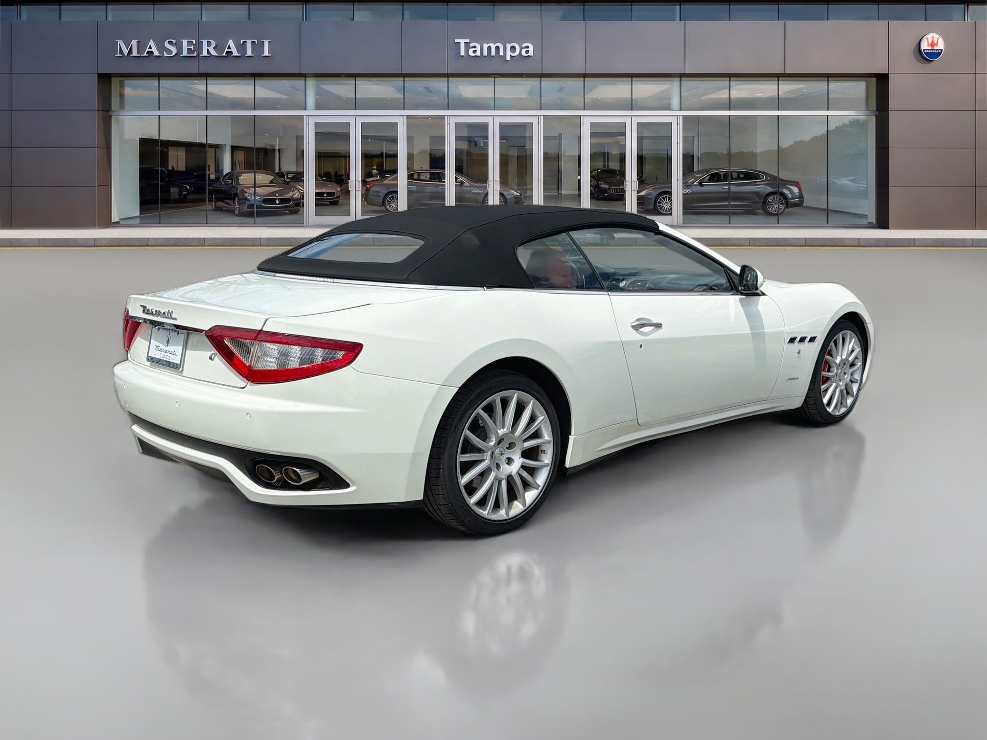 Used 2010 Maserati GranTurismo Convertible RWD image 3