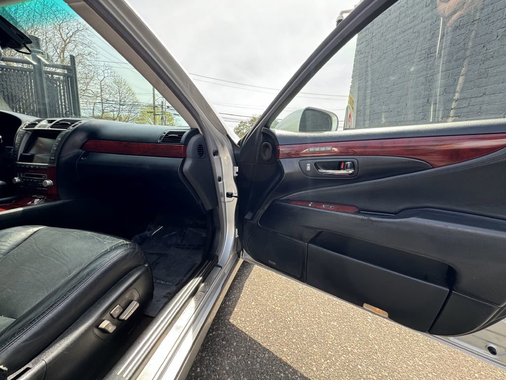 Used 2012 Lexus LS 460 AWD w/ Luxury Value Edition image 21