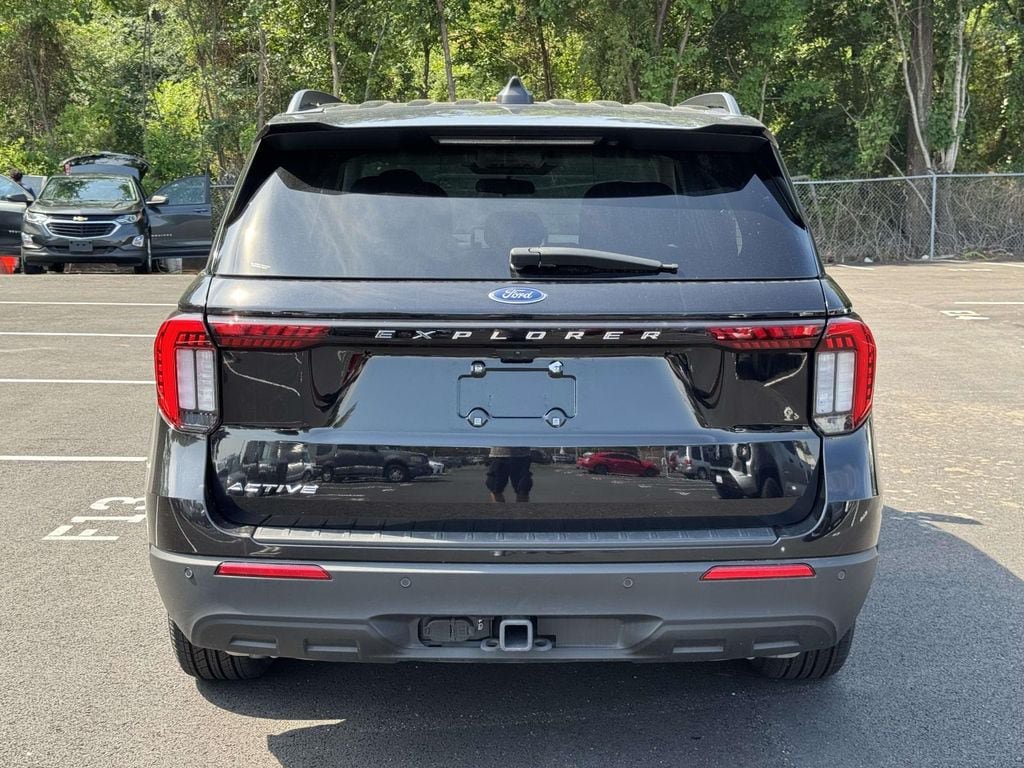 Used 2025 Ford Explorer Active RWD image 22