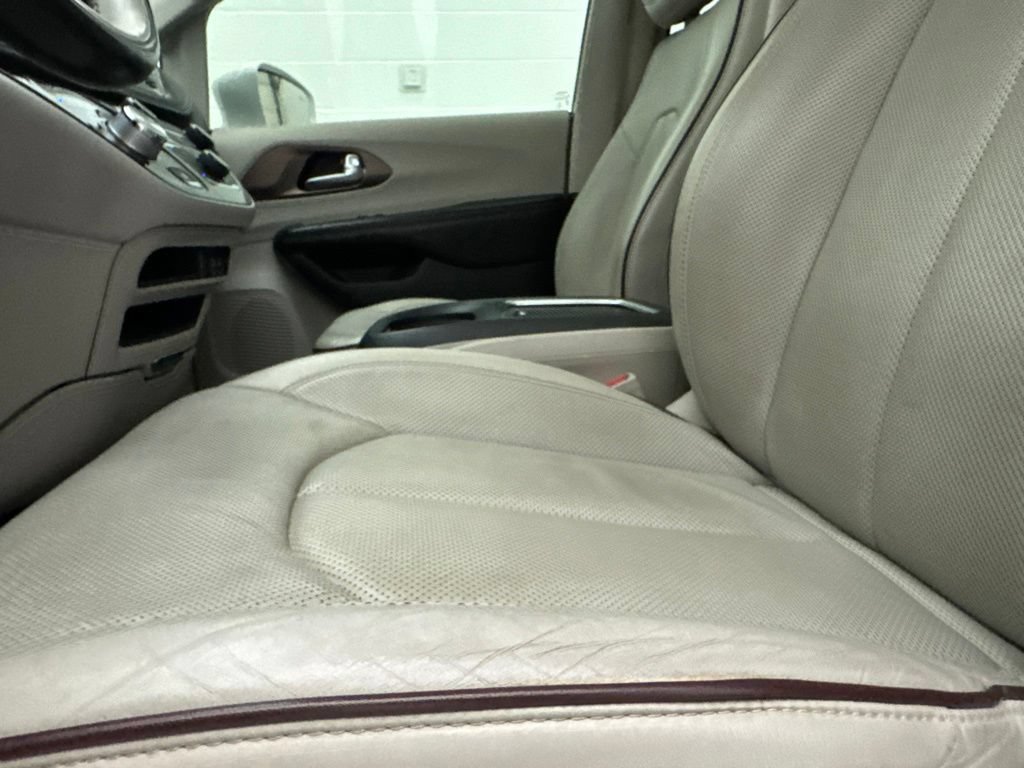 Used 2020 Chrysler Pacifica Limited FWD image 22