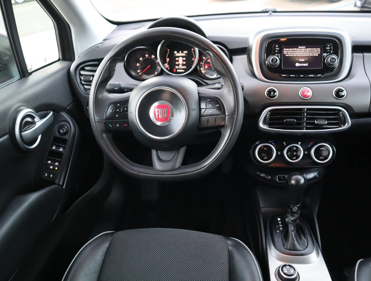 Used 2016 FIAT 500X Trekking image 28