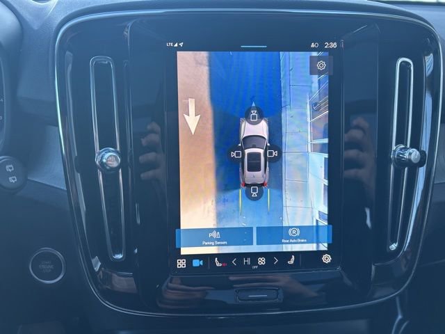 Certified 2025 Volvo XC40 B5 Plus AWD/4WD image 24
