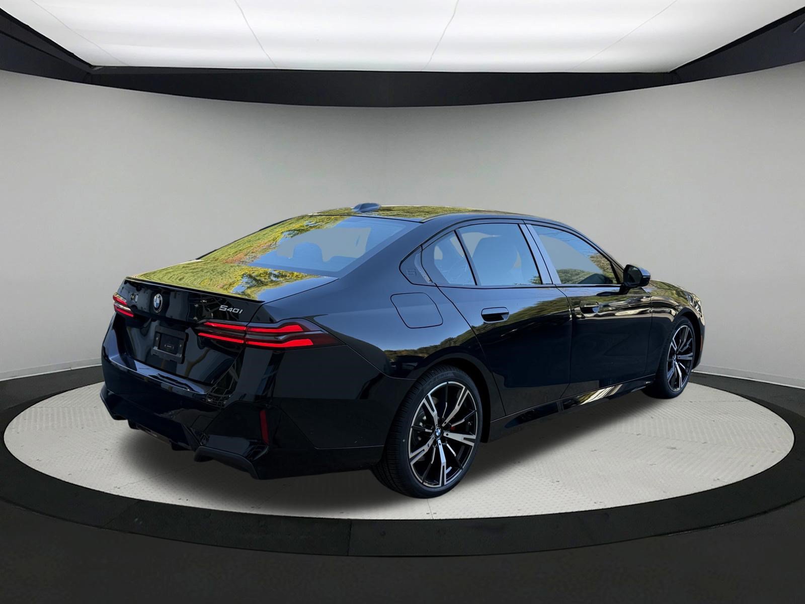 New 2027 BMW 540i xDrive w/ M Sport Package AWD/4WD image 4