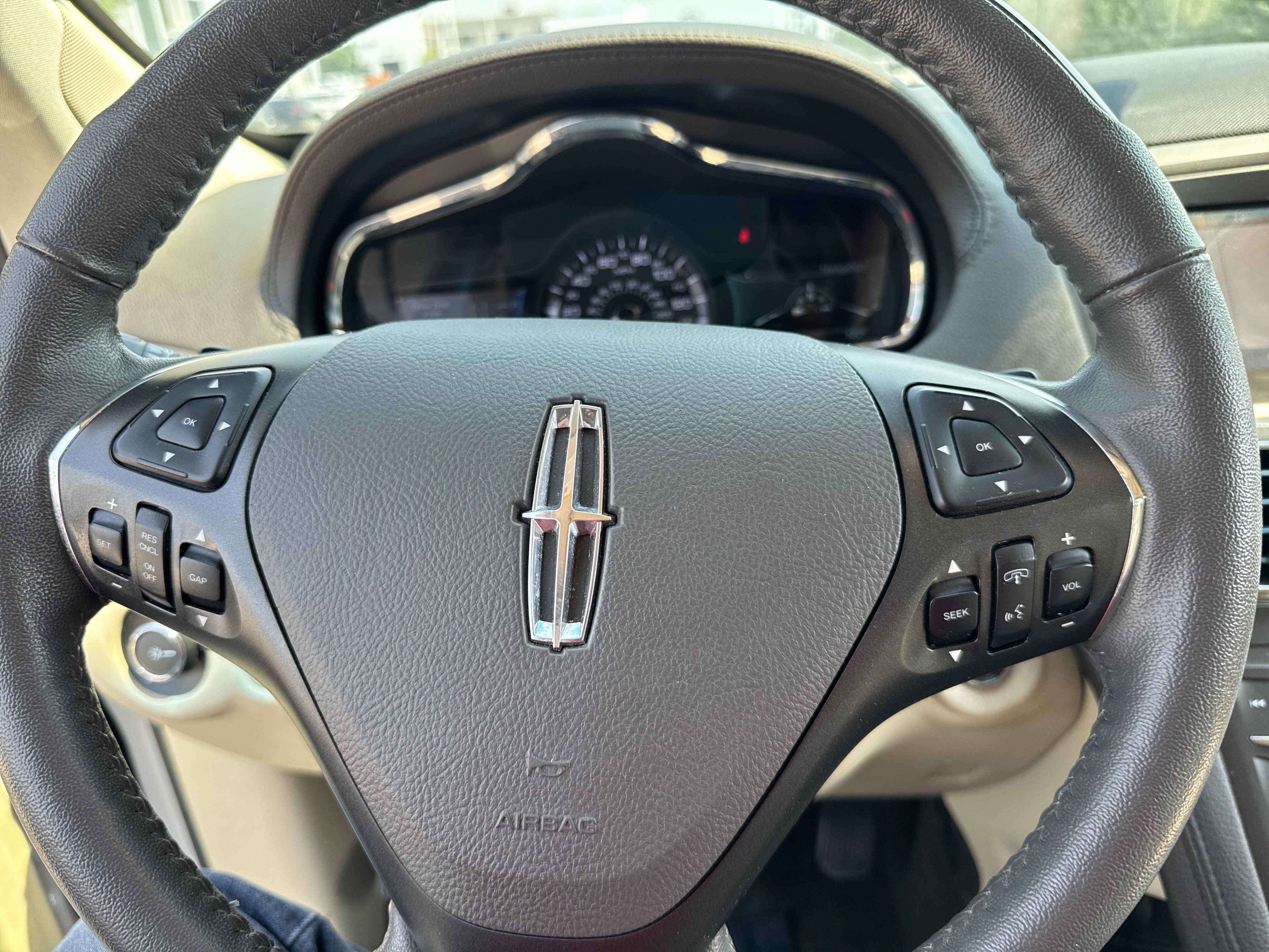 Used 2019 Lincoln MKT AWD image 17