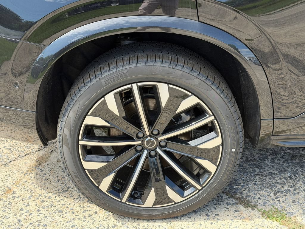 New 2026 Volvo XC90 B6 Plus w/ Protection Package Premier AWD/4WD image 6