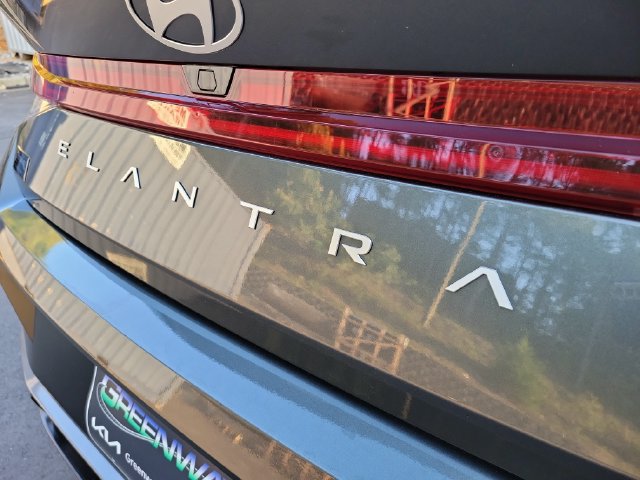 Used 2025 Hyundai Elantra Limited FWD image 9