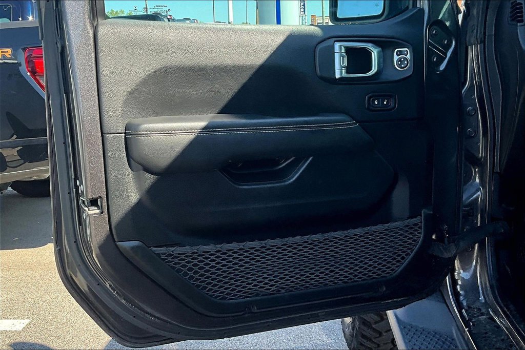 Used 2021 Jeep Wrangler Unlimited Sahara w/ Cold Weather Group AWD/4WD image 18