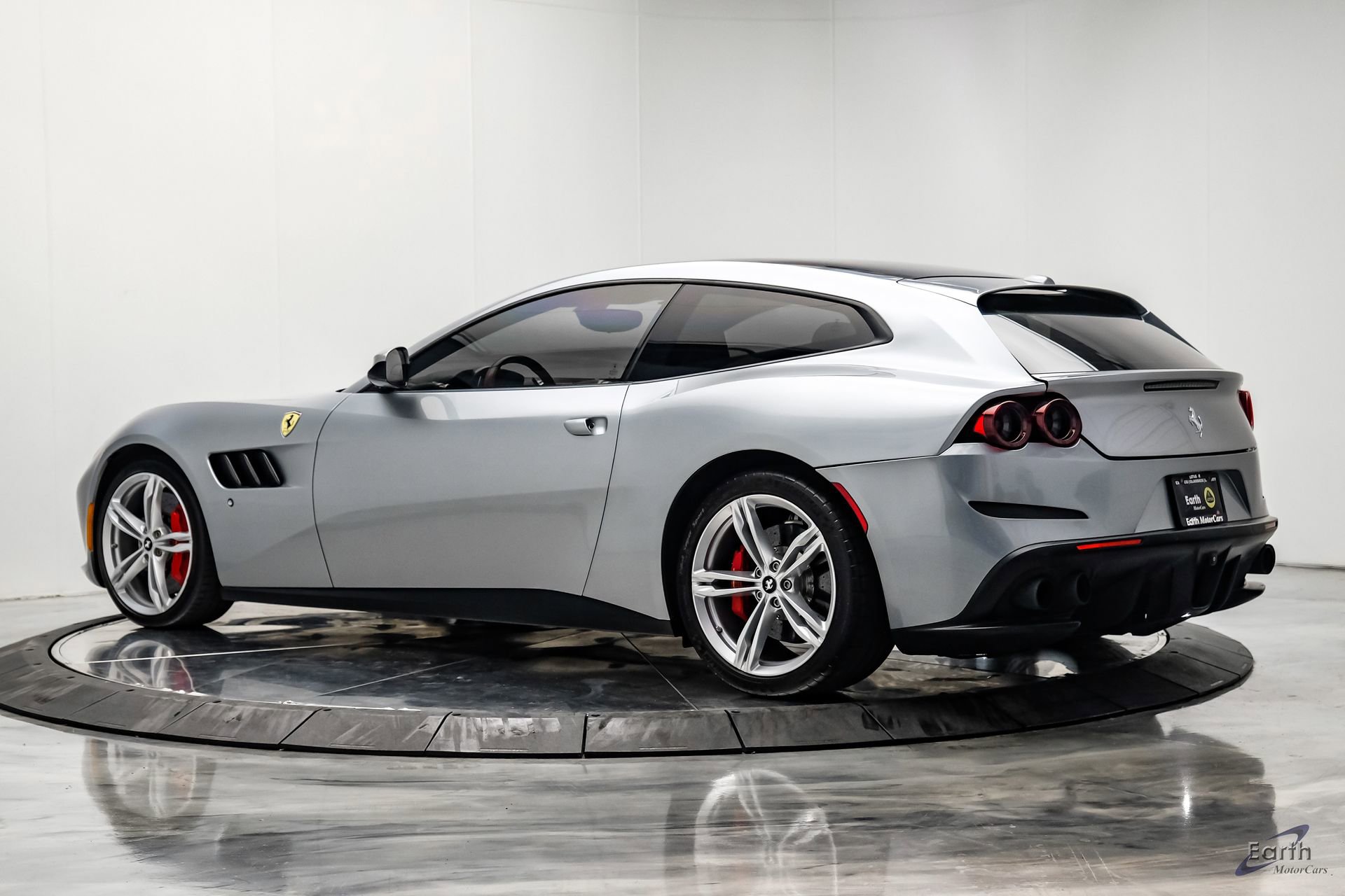 Used 2018 Ferrari GTC4Lusso AWD/4WD image 12