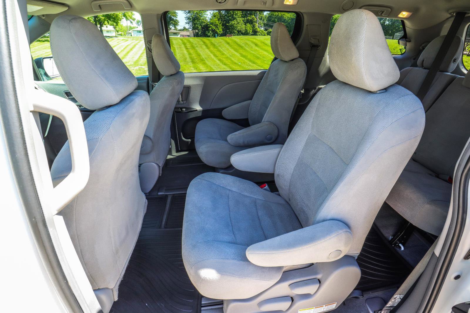 Used 2019 Toyota Sienna L FWD image 32