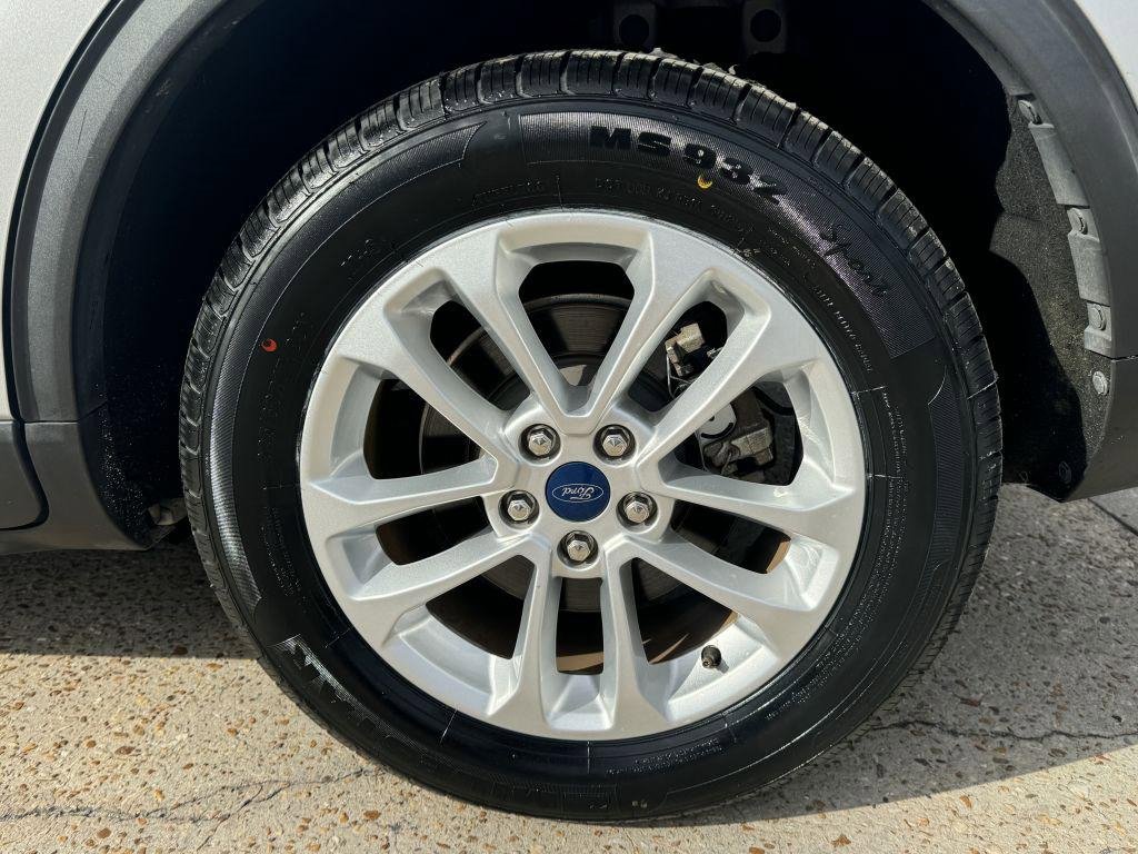 Used 2020 Ford Escape SE image 9