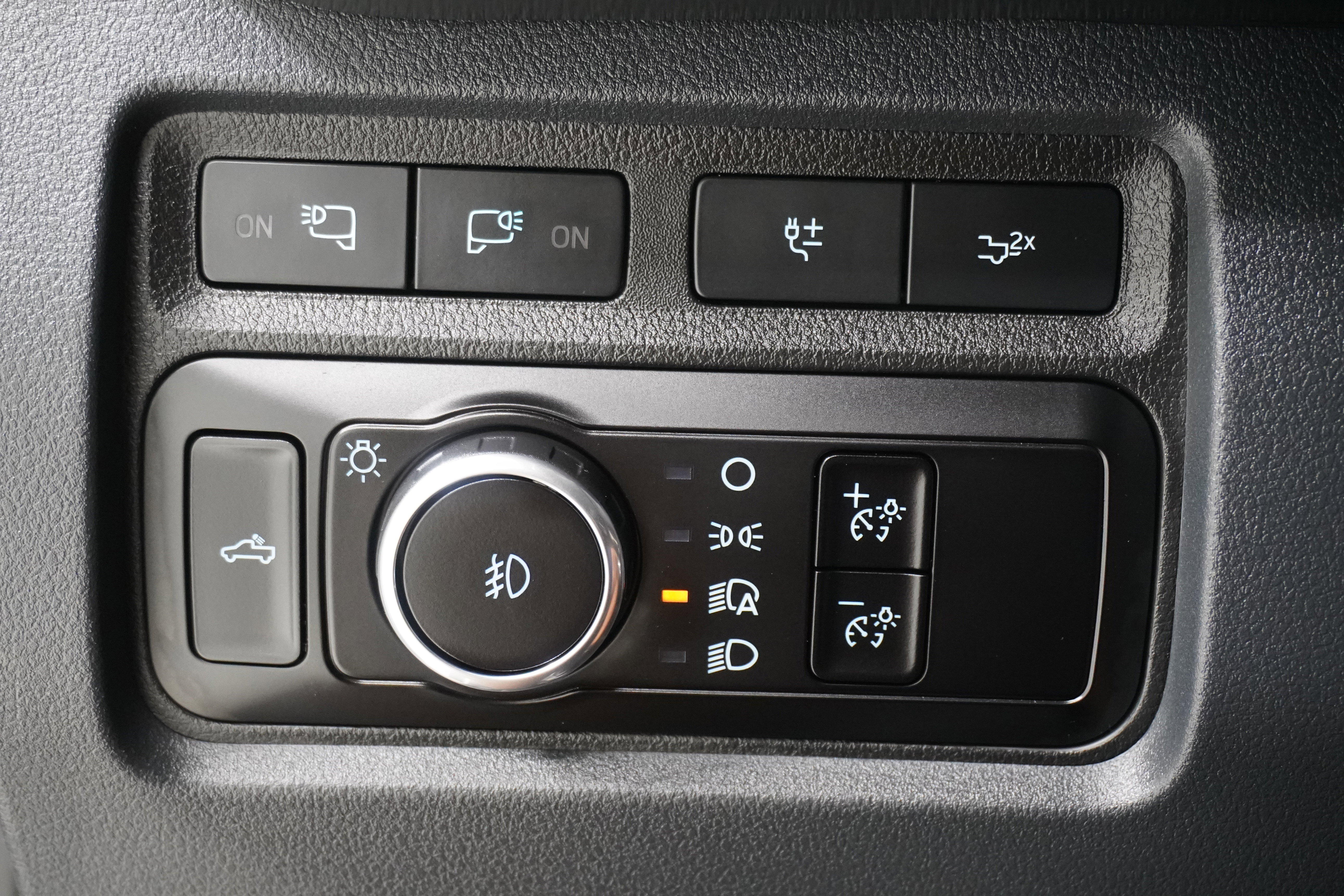 Used 2023 Ford F350 Lariat w/ Chrome Package image 28