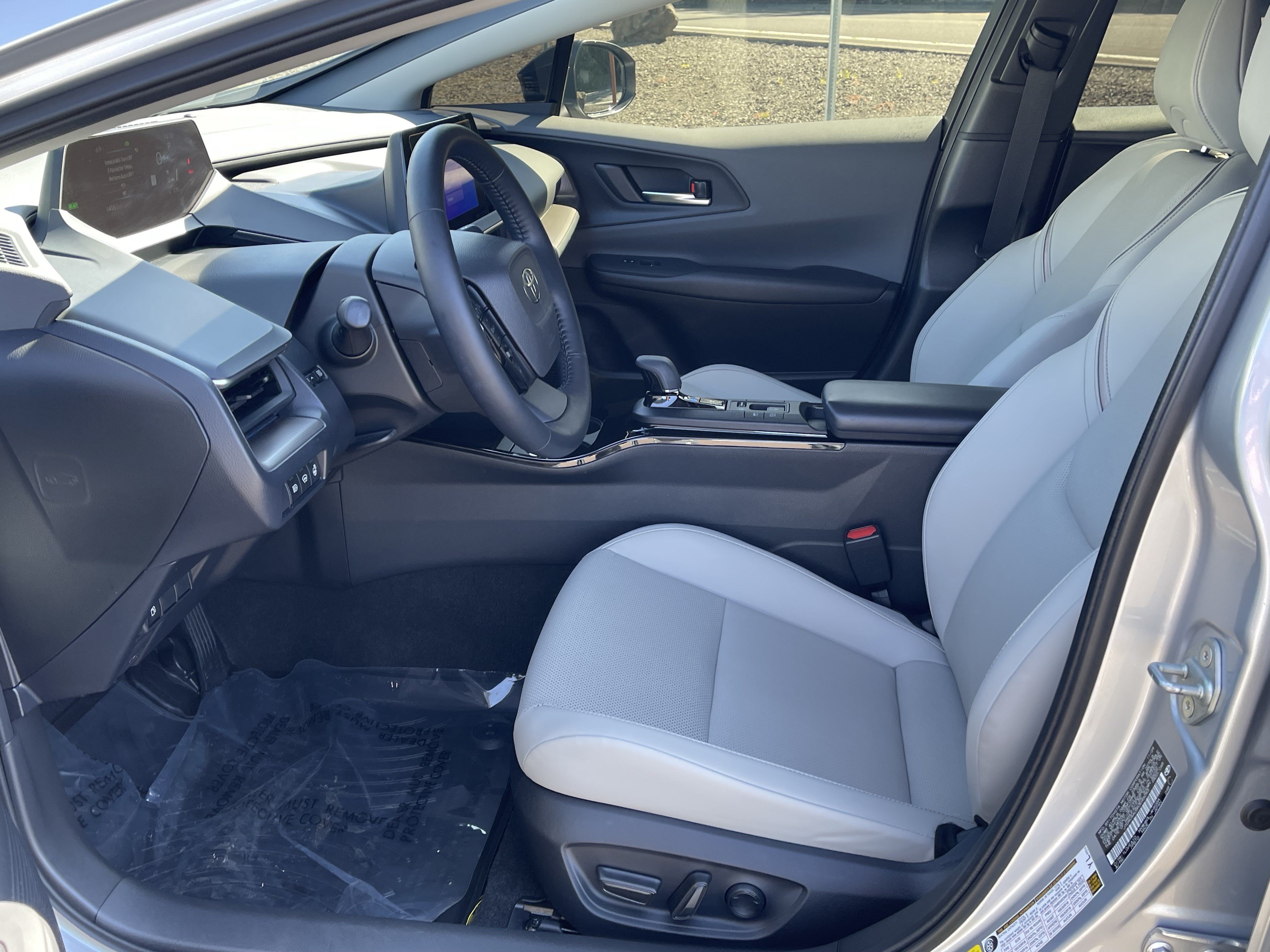 Used 2024 Toyota Prius XLE FWD image 11