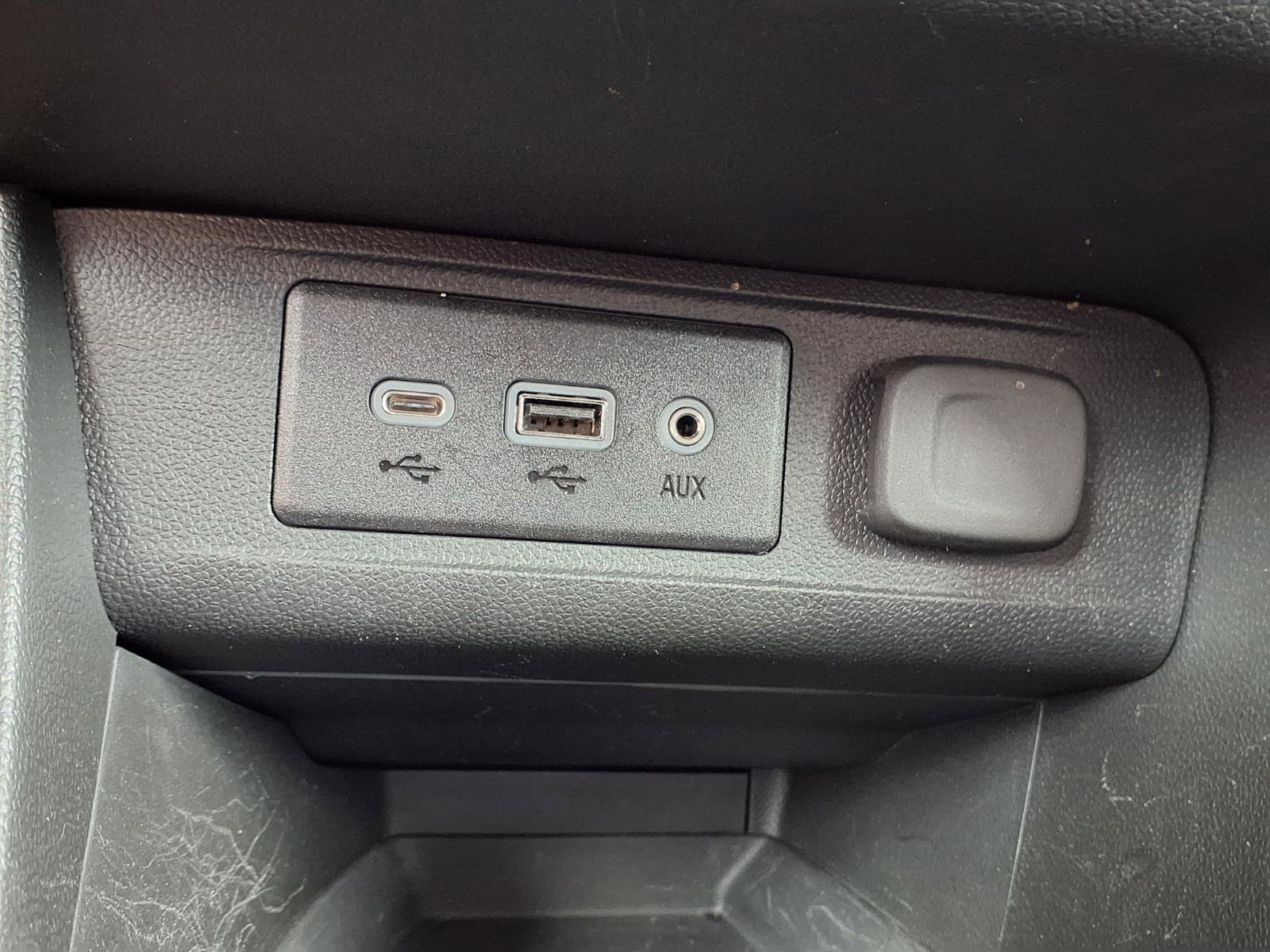 Used 2023 Buick Encore GX Select w/ Sport Touring Package image 10