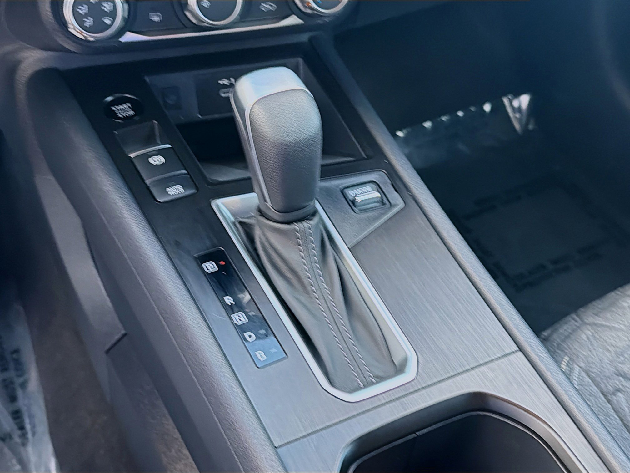 Used 2025 Nissan Kicks SV image 15