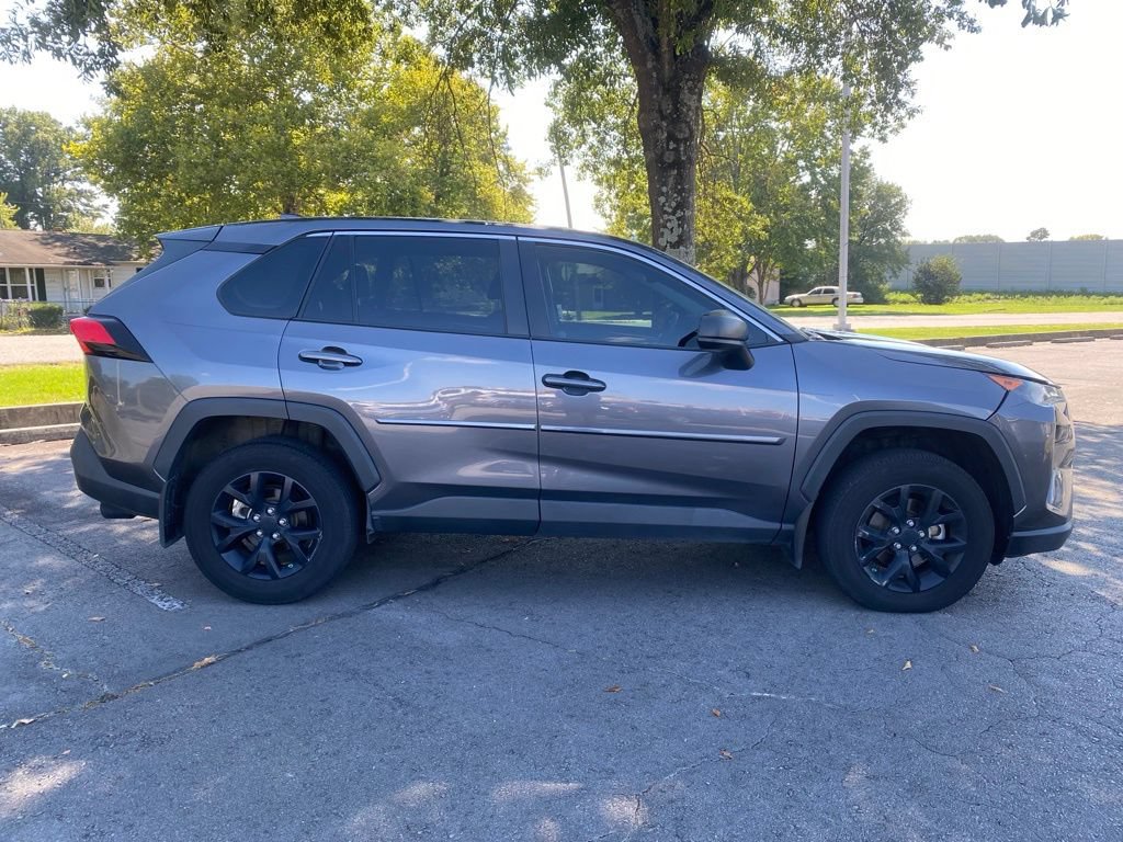 Used 2022 Toyota RAV4 LE AWD/4WD image 8