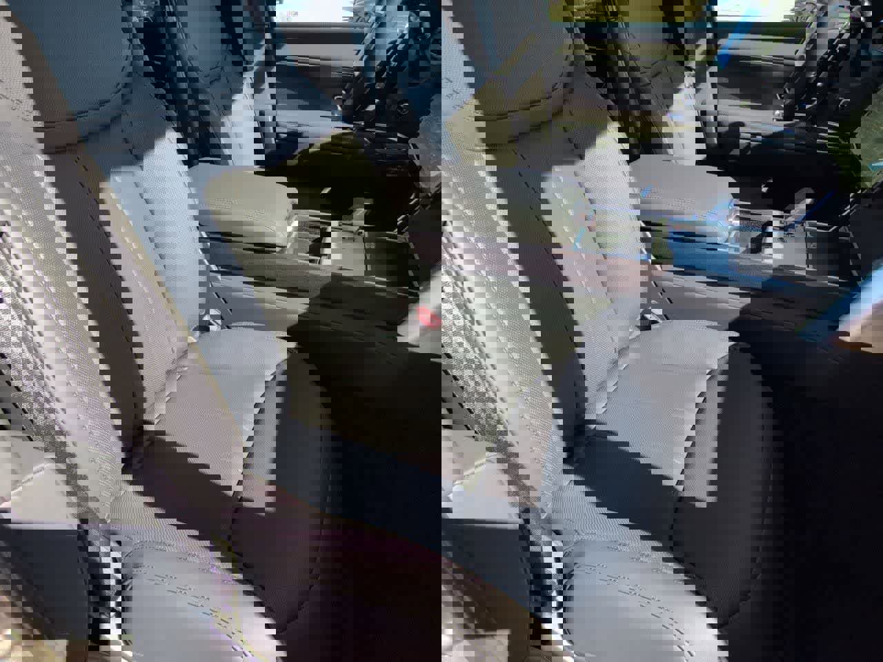 New 2026 Land Rover Range Rover Long Wheelbase SE image 24