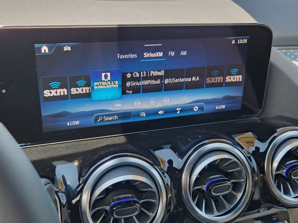 Used 2025 Mercedes-Benz GLA 250 4MATIC image 24