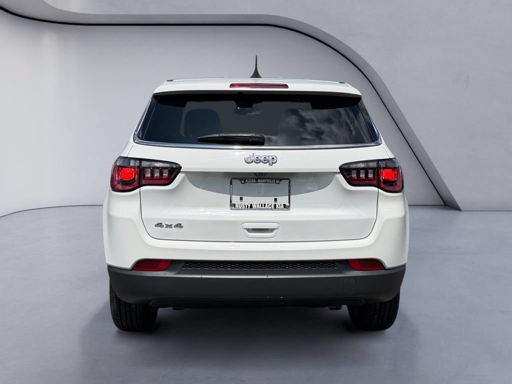 Used 2024 Jeep Compass Sport AWD/4WD image 4