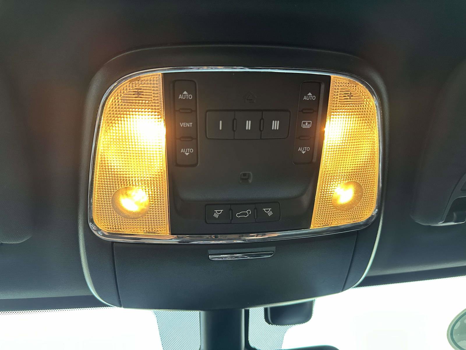 Used 2020 Jeep Grand Cherokee Overland image 31