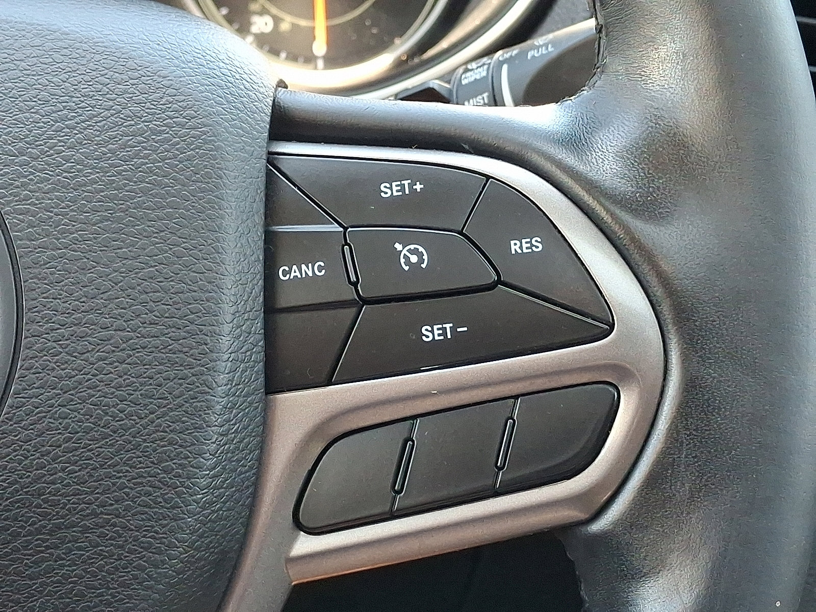 Used 2019 Jeep Cherokee Limited image 25