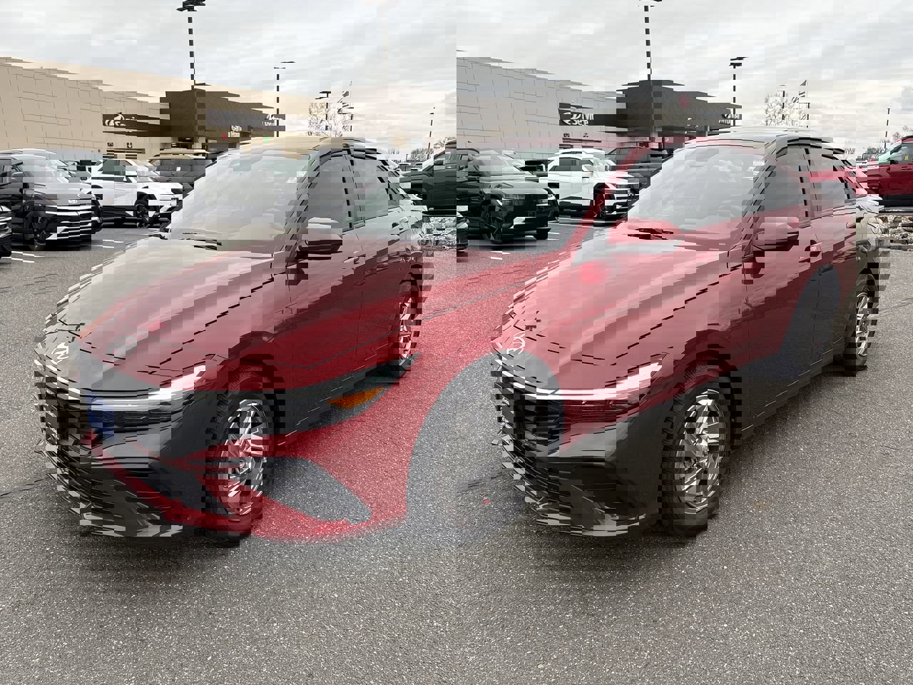 Certified 2025 Hyundai Elantra SE w/ Cargo Package image 4