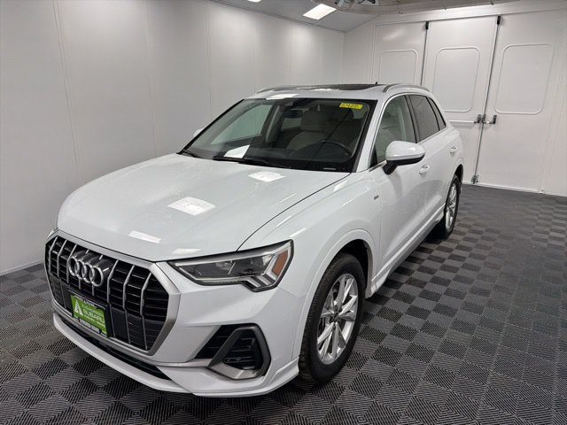 Used 2022 Audi Q3 2.0T Premium Plus w/ Premium Plus Package AWD/4WD image 3