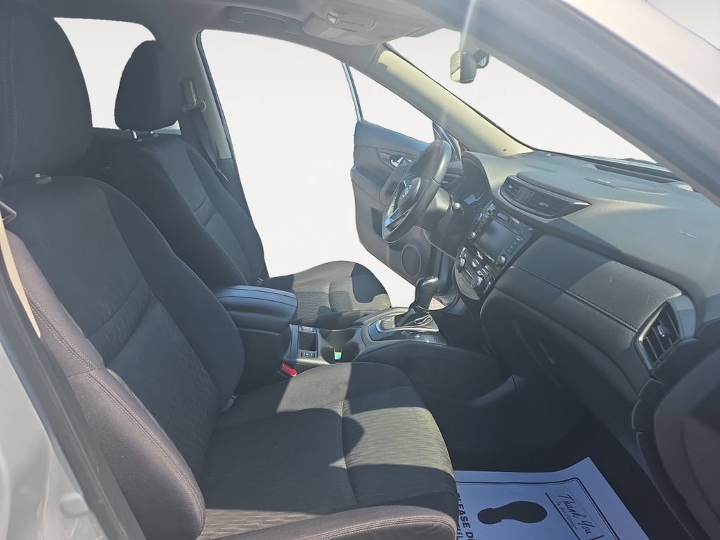 Used 2018 Nissan Rogue SV w/ Sun & Sound Touring Package AWD/4WD image 15