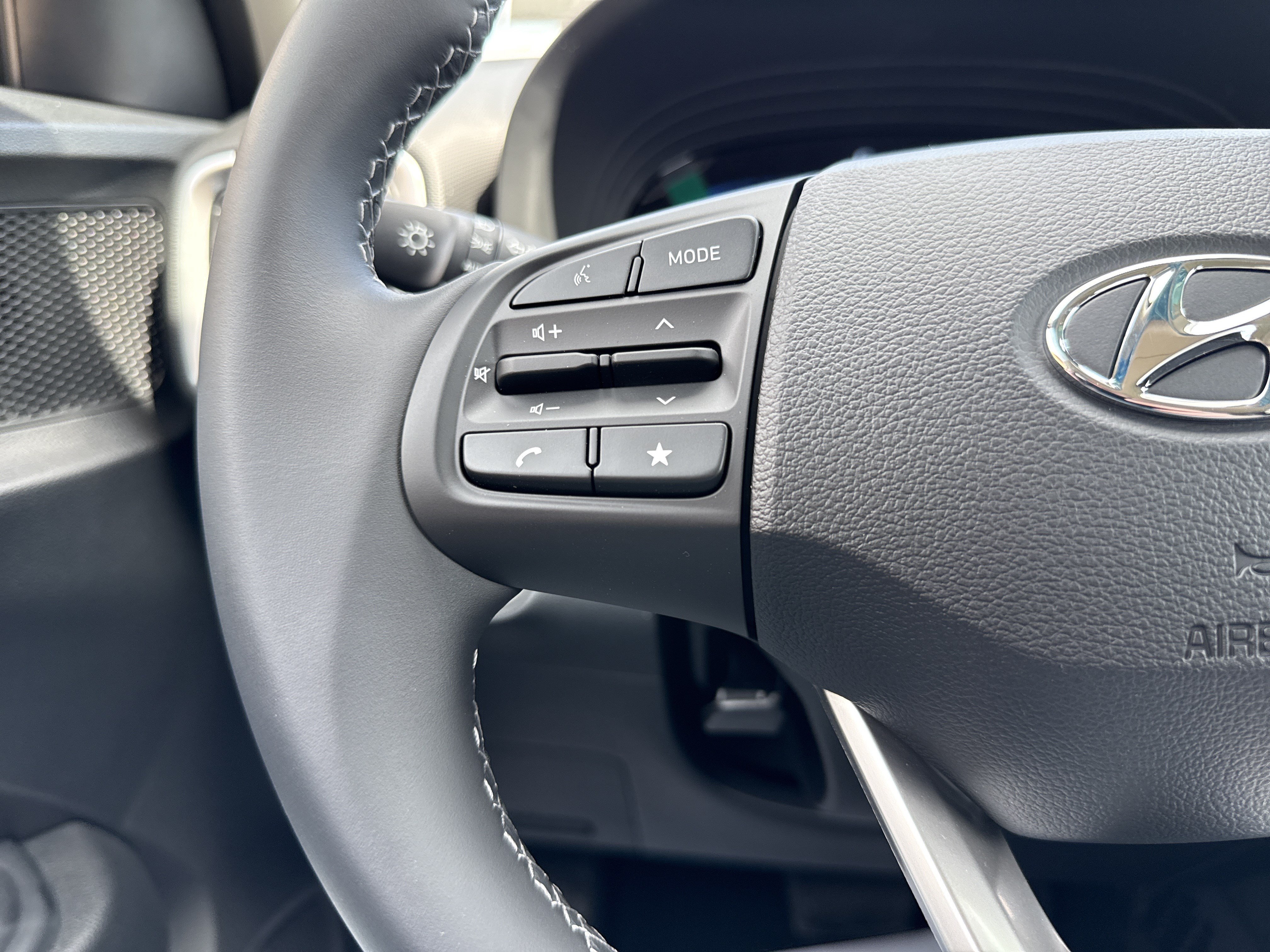 New 2026 Hyundai Venue SEL FWD image 18
