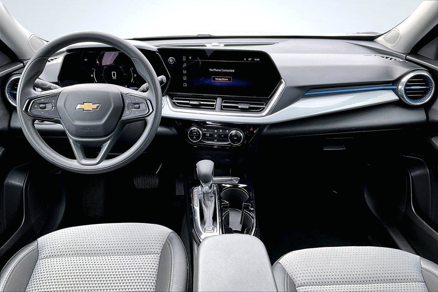 Used 2025 Chevrolet Trax LT FWD image 17