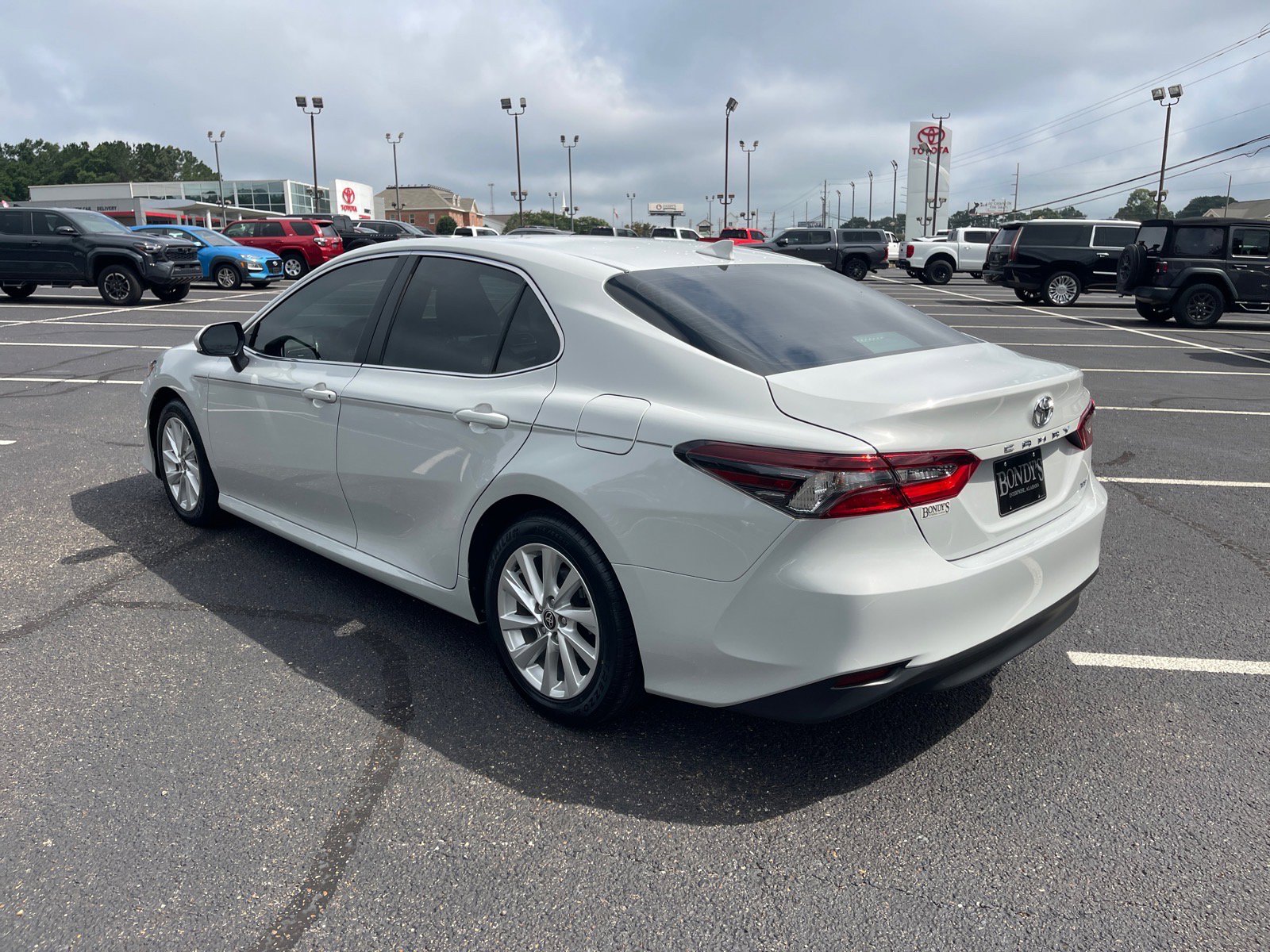Used 2024 Toyota Camry LE FWD image 14