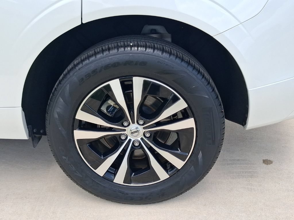 Certified 2024 Volvo XC60 B5 Core AWD/4WD image 4