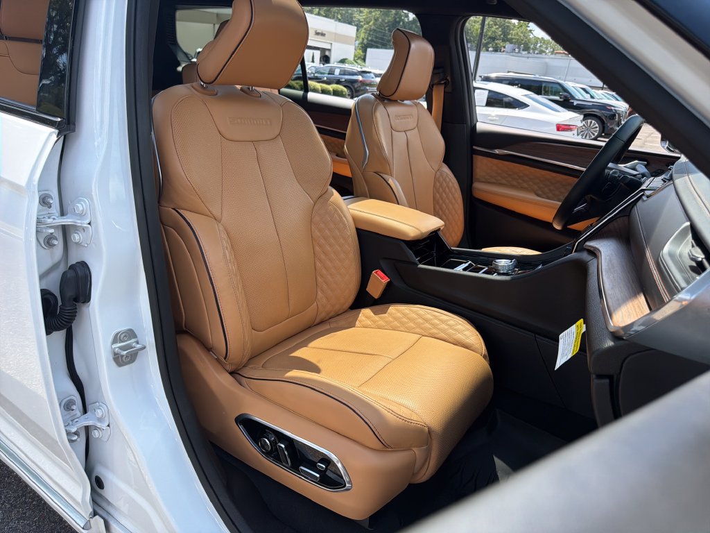 Used 2024 Jeep Grand Cherokee L Summit AWD/4WD image 39