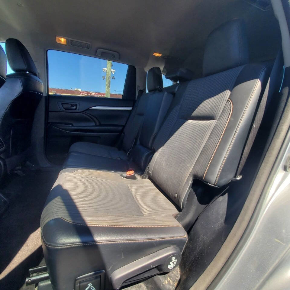 Used 2015 Toyota Highlander Plus image 12