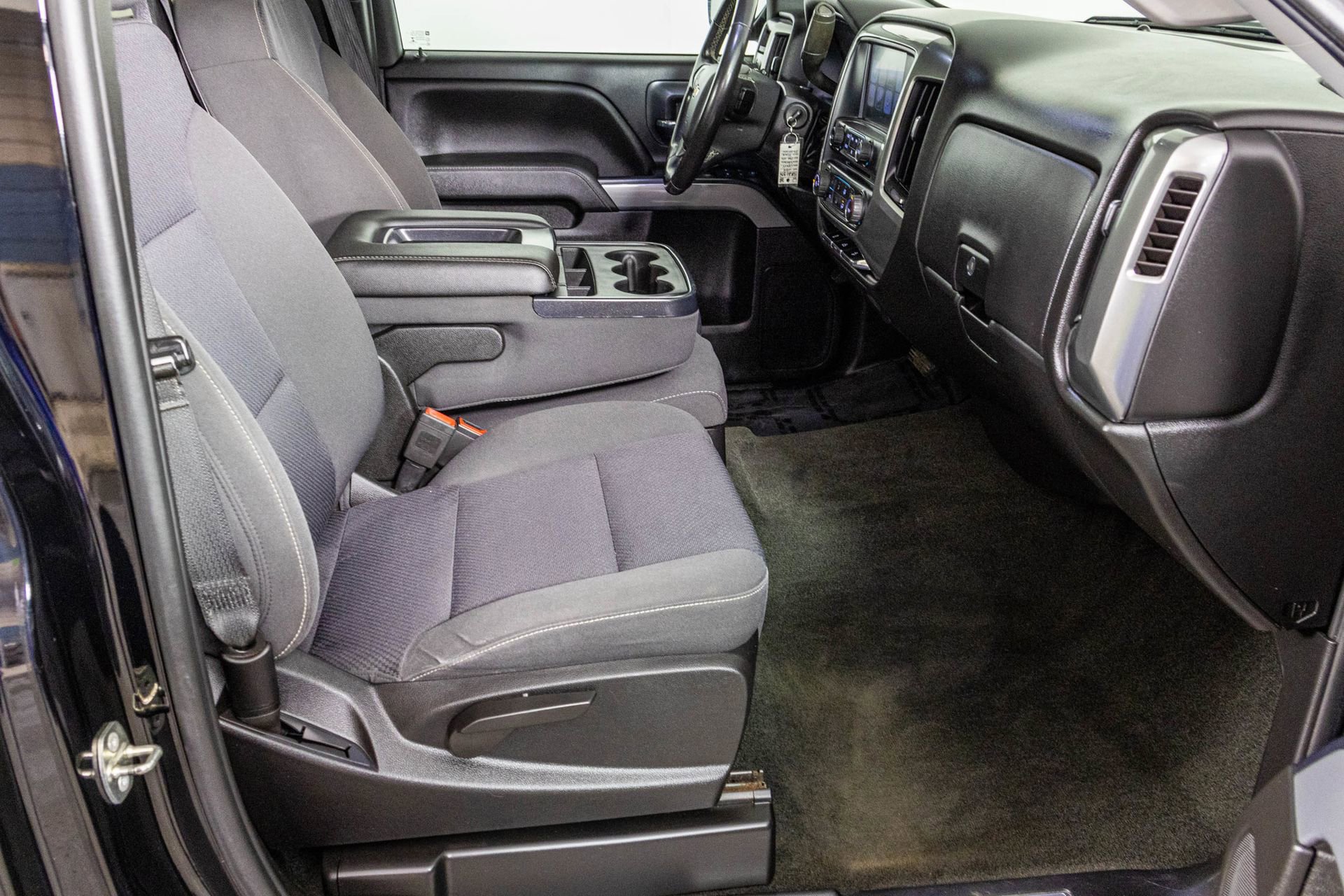 Used 2018 Chevrolet Silverado 1500 LT w/ LT Convenience Package AWD/4WD image 35