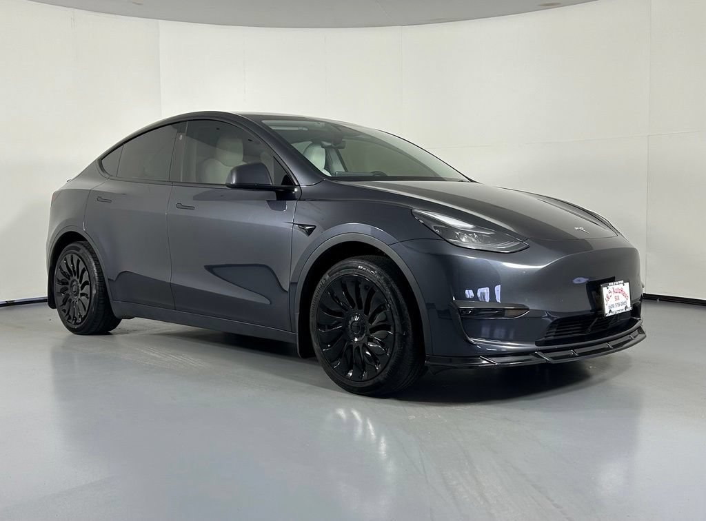 Used 2024 Tesla Model Y 2WD image 1