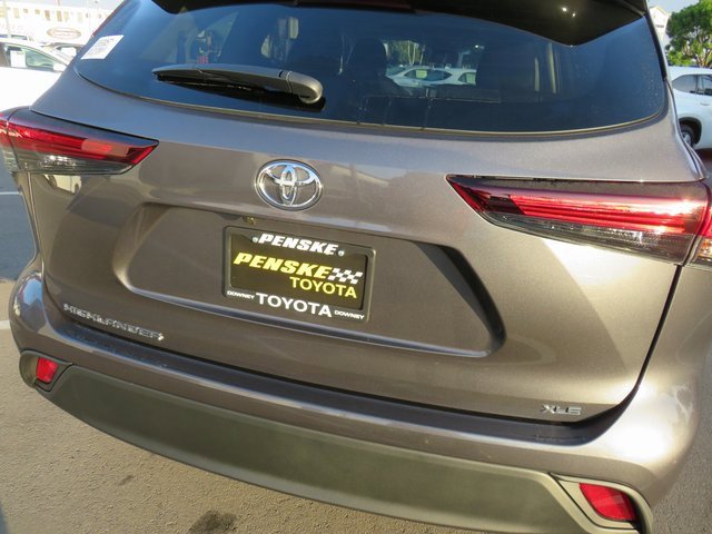 New 2025 Toyota Highlander XLE image 12