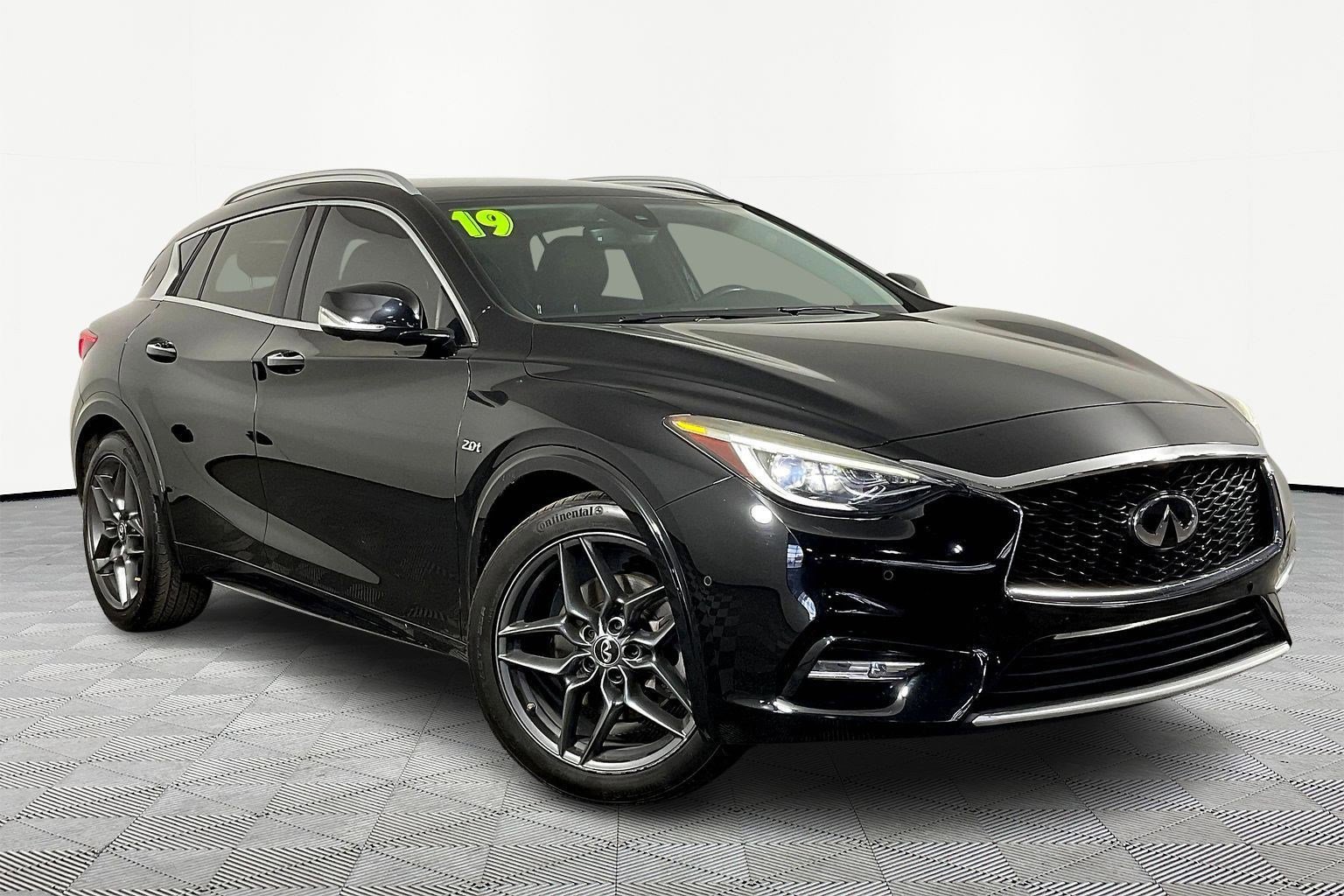 Used 2019 INFINITI QX30 image 3