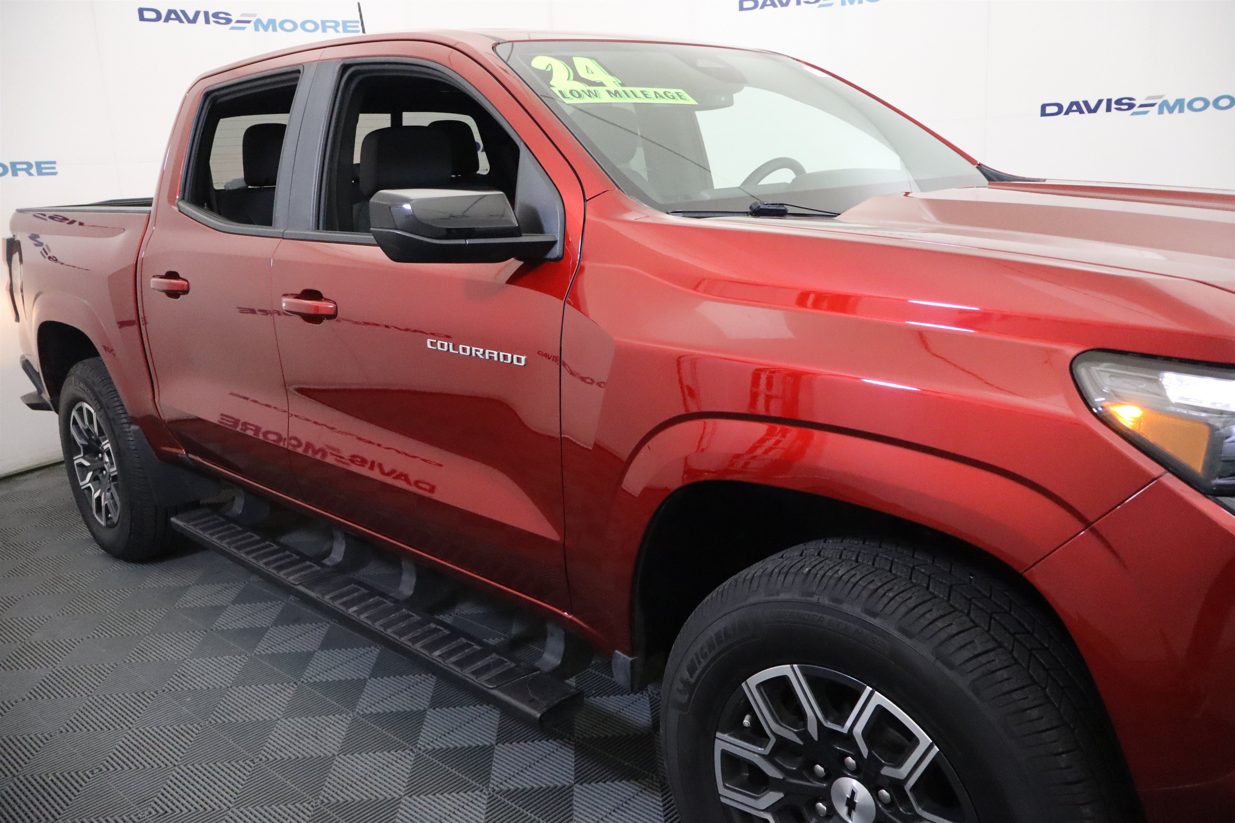 Used 2024 Chevrolet Colorado Z71 w/ Z71 Convenience Package 2 AWD/4WD image 4