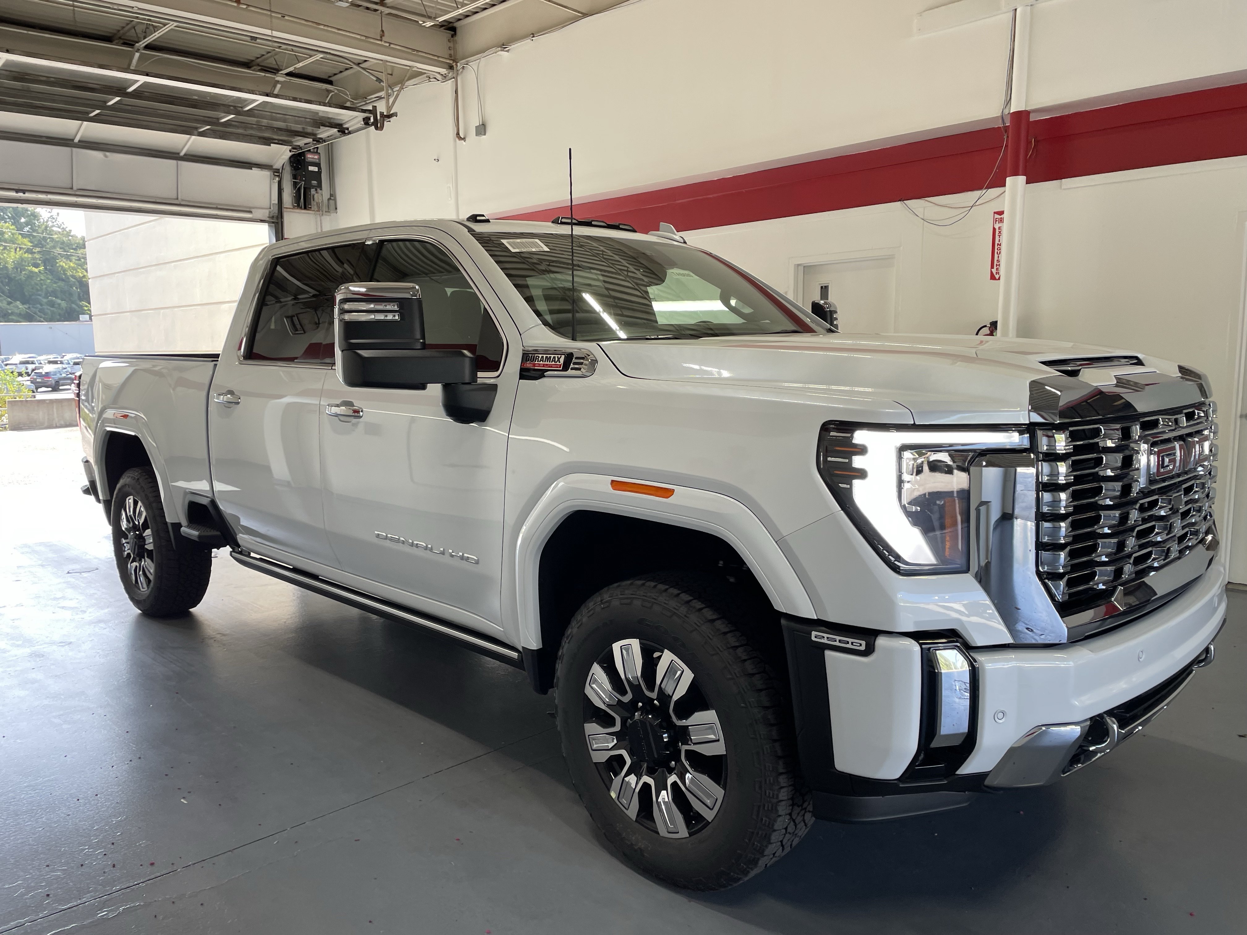 New 2026 GMC Sierra 2500 Denali w/ Denali Reserve Package AWD/4WD image 3