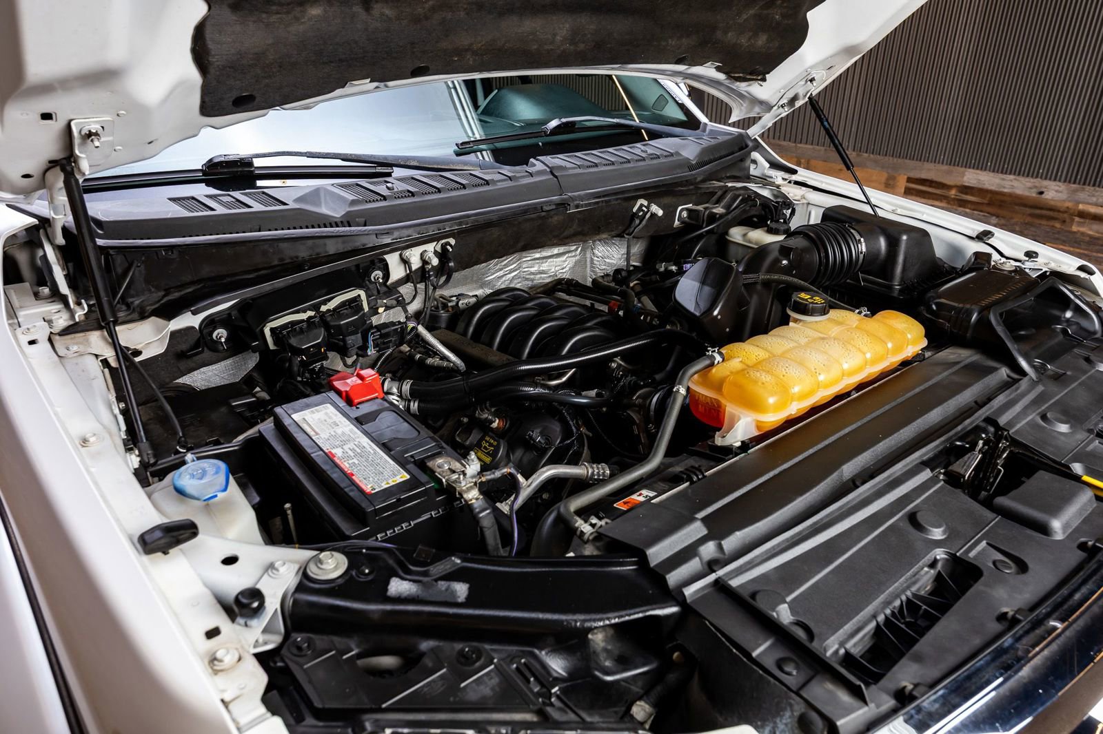 Used 2015 Ford F150 Lariat w/ Equipment Group 502A Luxury image 40