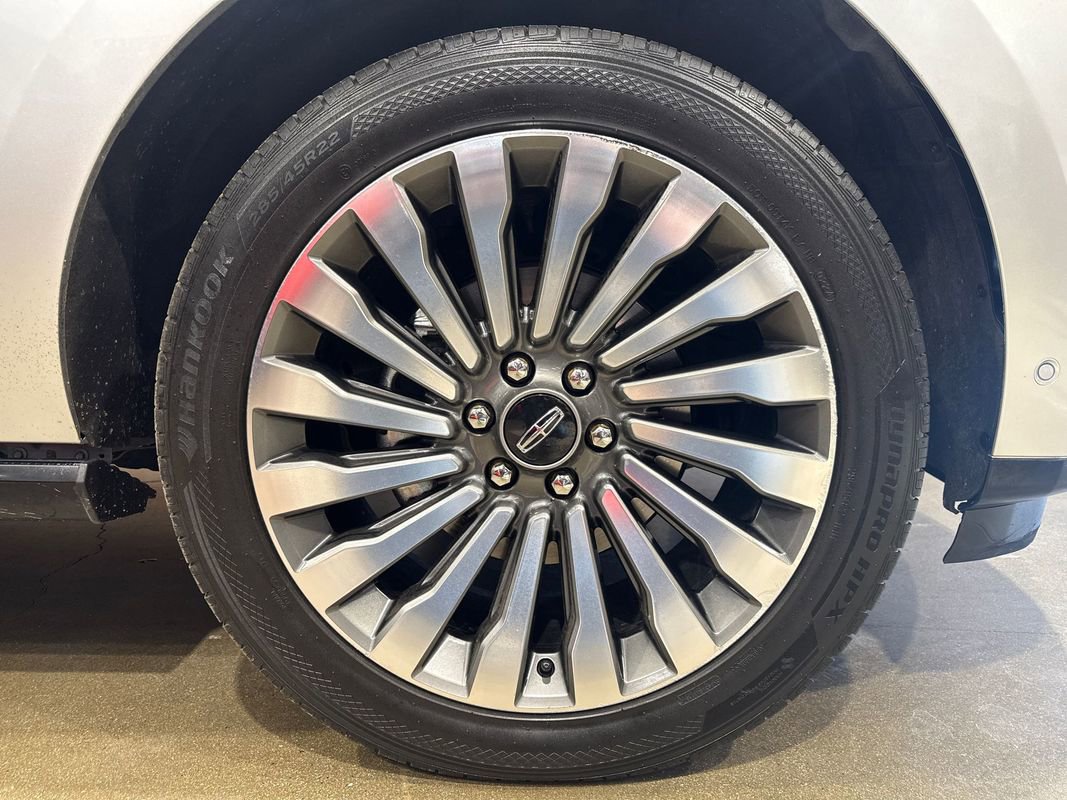 Used 2018 Lincoln Navigator Reserve w/ Technology Package image 38